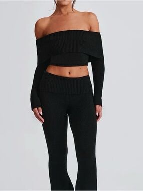 Off-Shoulder Knit Crop Top Black